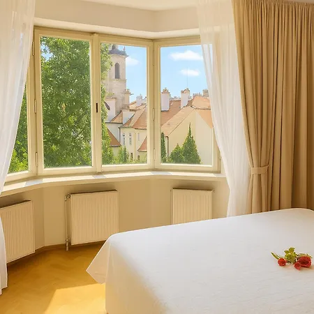 公寓 Romantic Cathedral View Old Town, Balcony *