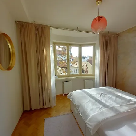 公寓 Romantic Cathedral View Old Town, Balcony *