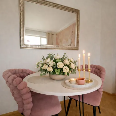 Romantic Cathedral Views, Balcony, Rooftop Terrace, Parking, 4-year Host
